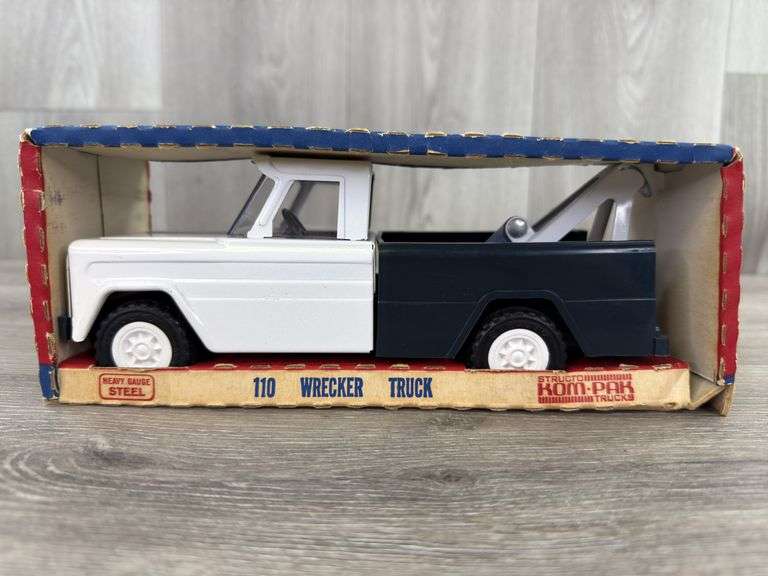 Structo 110 Wrecker Truck, Kom-Pak Trucks, 9” Long