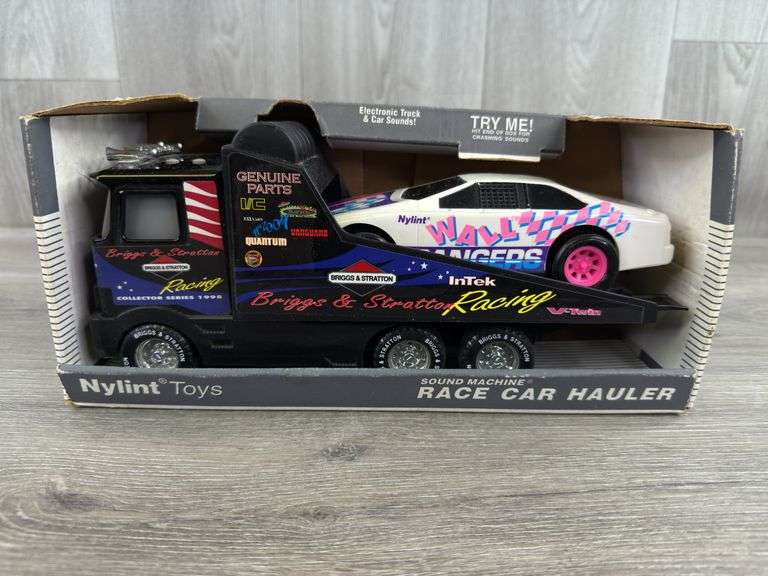 Briggs & Stratton Wall Bangers Sound Machine Race Car Hauler, 11 1/2”