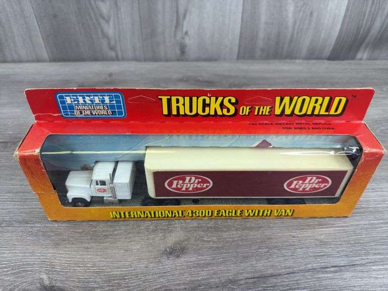 International 4300 Eagle Dr. Pepper Van, 1/64, Ertl, Trucks & Miniatures Of The World