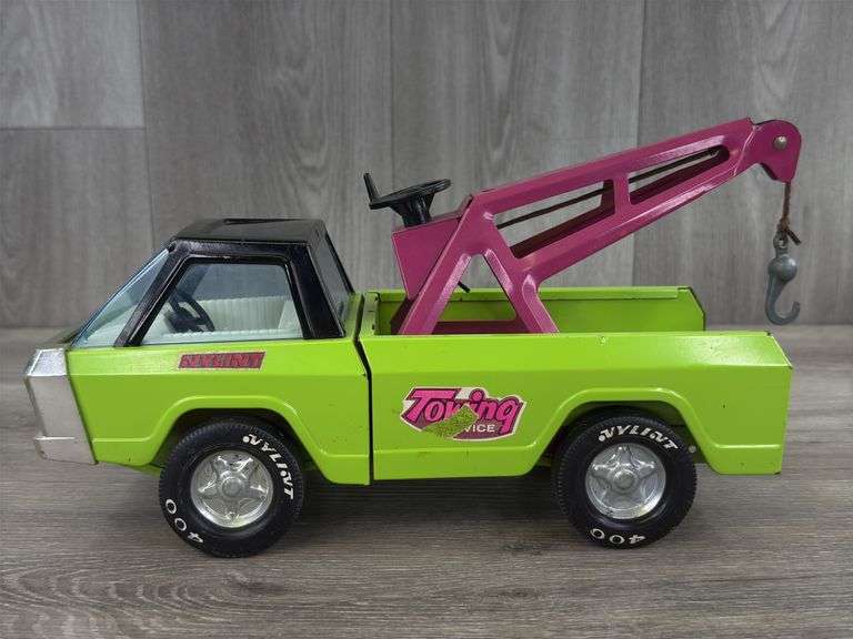 Nylint Towing Service Truck, 13” Long