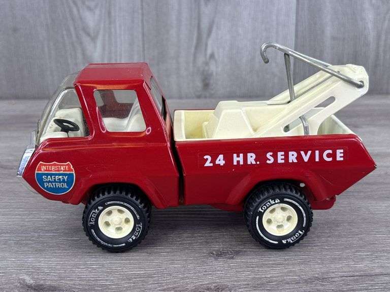 Tonka 24 Hr. Service Tow Truck, 9” Long