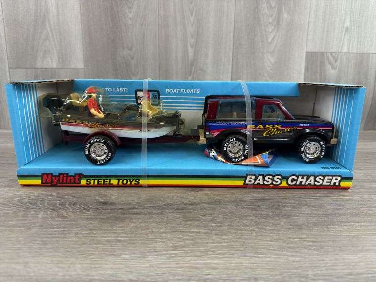 Nylint Tournament Champion Bass Chaser, 15 1/2” Long