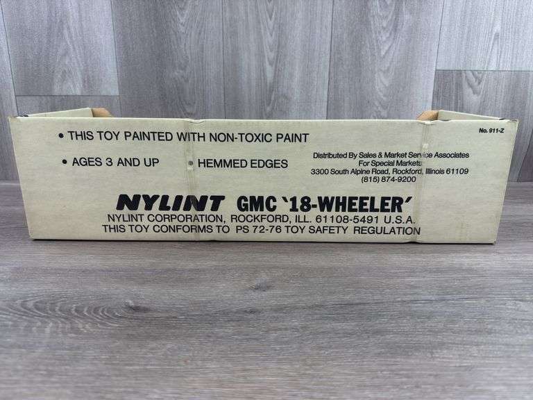 AVCO New Idea GMC 18-Wheeler, 21” Long, Nylint