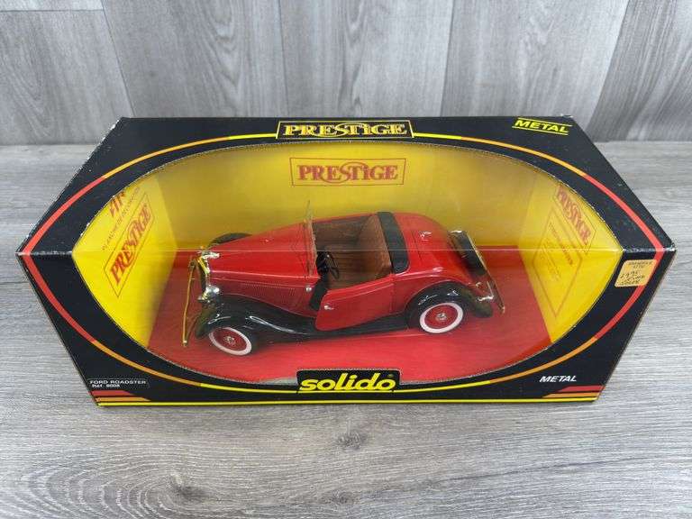 1934 Ford Roadster, 9” Long, Solido, Prestige