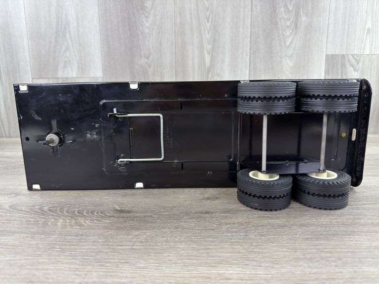 Nylint Truck & Trailer, 28” Long