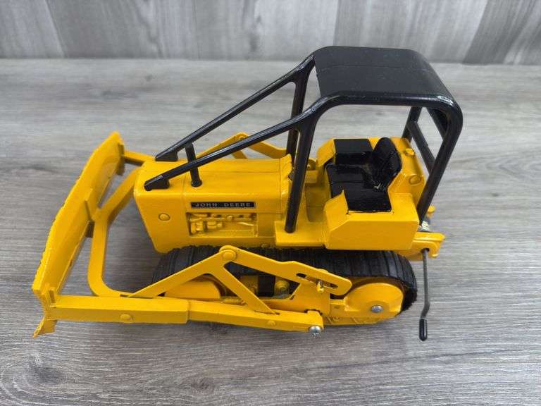 John Deere 450 Crawler W/Blade & Winch, 1/16, Ertl