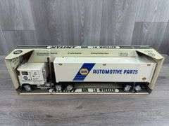 Ford 9000 NAPA Automotive Parts 18-Wheeler, 21” Long