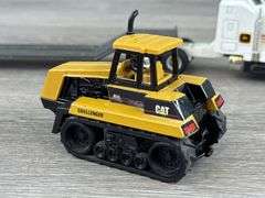 John Deere Tractor Trailer W/Cat Challenger 85C, 1/64, Ertl