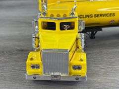 Safety-Kleen Fluid Recycling Services Tanker Truck, 1/32