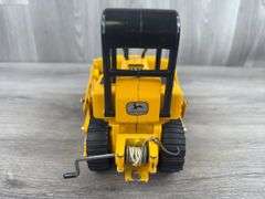 John Deere 450 Crawler W/Blade & Winch, 1/16, Ertl