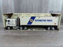 Ford 9000 NAPA Automotive Parts 18-Wheeler, 21” Long