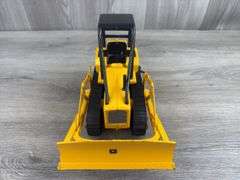John Deere 450 Crawler W/Blade & Winch, 1/16, Ertl