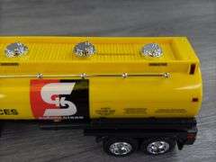 Safety-Kleen Fluid Recycling Services Tanker Truck, 1/32