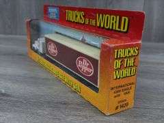 International 4300 Eagle Dr. Pepper Van, 1/64, Ertl, Trucks & Miniatures Of The World