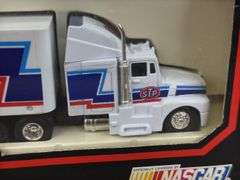 STP Richard Petty Racing Team Transporter, 1/64