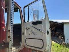 Ford 8000 w/ L3020 New Leader Spreader