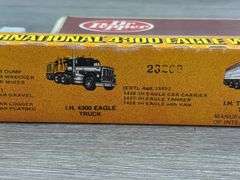 International 4300 Eagle Dr. Pepper Van, 1/64, Ertl, Trucks & Miniatures Of The World