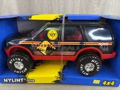 Ford Expedition 4x4 SUV, 16” Long, Nylint Toys