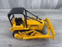 John Deere 450 Crawler W/Blade & Winch, 1/16, Ertl