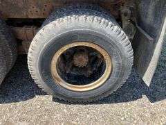Ford 8000 w/ L3020 New Leader Spreader