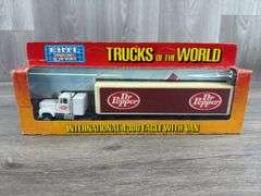 International 4300 Eagle Dr. Pepper Van, 1/64, Ertl, Trucks & Miniatures Of The World