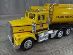 Safety-Kleen Fluid Recycling Services Tanker Truck, 1/32