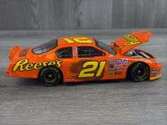 Kevin Harvick #21 Reese’s 2005 Monte Carlo Club Car, 1/24, Limited Edition, #140/288, Action