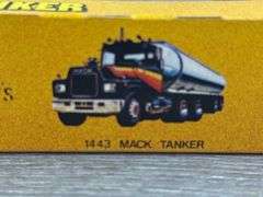 Mack Mobil Truck & Tanker, 1/64, Ertl, Trucks & Miniatures Of The World
