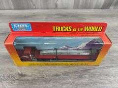 International Paystar 5000 W/Flatbed, 1/64, Ertl, Trucks & Miniatures Of The World
