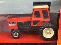 Mack Allis-Chalmers Flatbed W/2-7045 WF Tractors, 1/64, Ertl