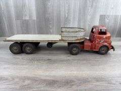 Wyandotte Truck & Trailer, 24” Long