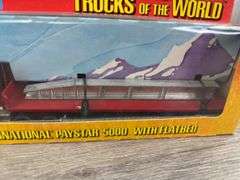 International Paystar 5000 W/Flatbed, 1/64, Ertl, Trucks & Miniatures Of The World