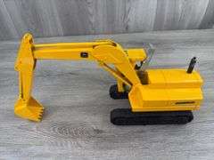 John Deere Excavator, 17 1/2” Long Extended, Ertl