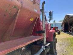 Ford 8000 w/ L3020 New Leader Spreader