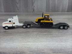 John Deere Tractor Trailer W/Cat Challenger 85C, 1/64, Ertl