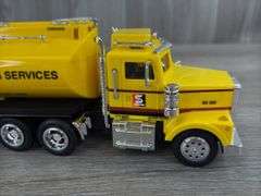 Safety-Kleen Fluid Recycling Services Tanker Truck, 1/32