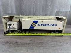 Ford 9000 NAPA Automotive Parts 18-Wheeler, 21” Long