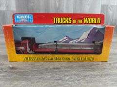 International Paystar 5000 W/Flatbed, 1/64, Ertl, Trucks & Miniatures Of The World