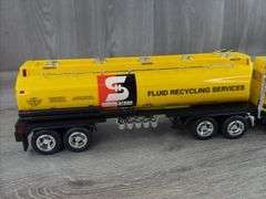 Safety-Kleen Fluid Recycling Services Tanker Truck, 1/32