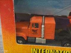 International 4300 Eagle TOI Transport Car Carrier, 1/64, Ertl, Trucks & Miniatures Of The World
