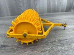 International 2644 Industrial WF Tractor & Sheep’s Foot Compactor, 1/16, Ertl