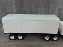 Nylint Truck & Trailer, 28” Long