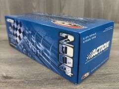 Bobby Labonte #18 Interstate Batteries 2004 Monte Carlo Club Car, 1/24, Limited Edition, #72/504, Action