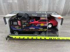 Briggs & Stratton #8 Sound Machine Race Car Hauler, 11 1/2”