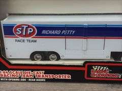 STP Richard Petty Racing Team Transporter, 1/64