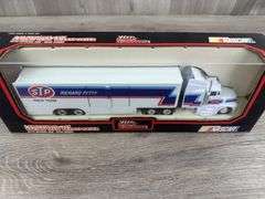 STP Richard Petty Racing Team Transporter, 1/64
