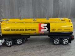 Safety-Kleen Fluid Recycling Services Tanker Truck, 1/32