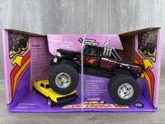 Spiker’s Eagle 4x4 Car Crunch Set, 12” Long, Nylint