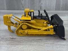 Caterpillar D11R Carrydozer Track-Type Tractor, 1/50