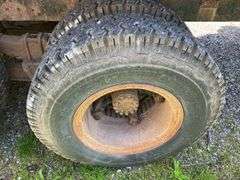 Ford 8000 w/ L3020 New Leader Spreader